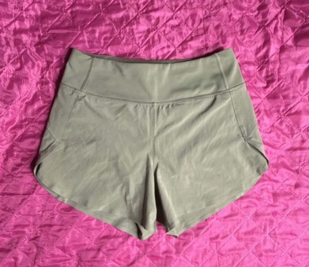 Athleta Run With It 4.5" Short Size XS Sage Green Athletic Running
